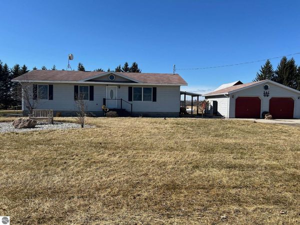 10613 Bagley Road N, St Louis, MI 48880