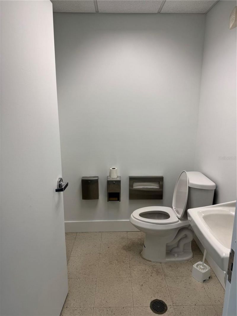 3250 SE Federal Highway , Stuart, FL 34997 Photo