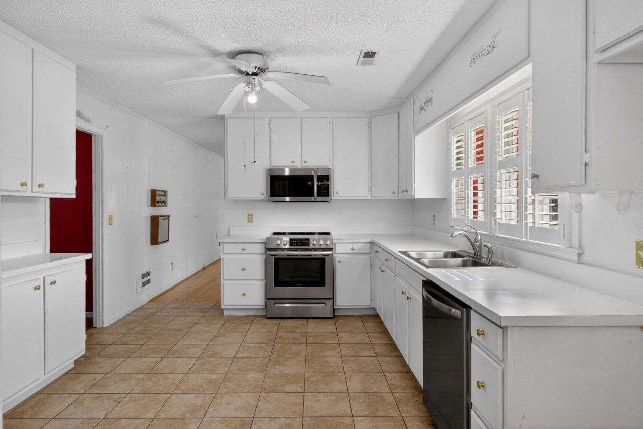 1030 State Street Photo 11