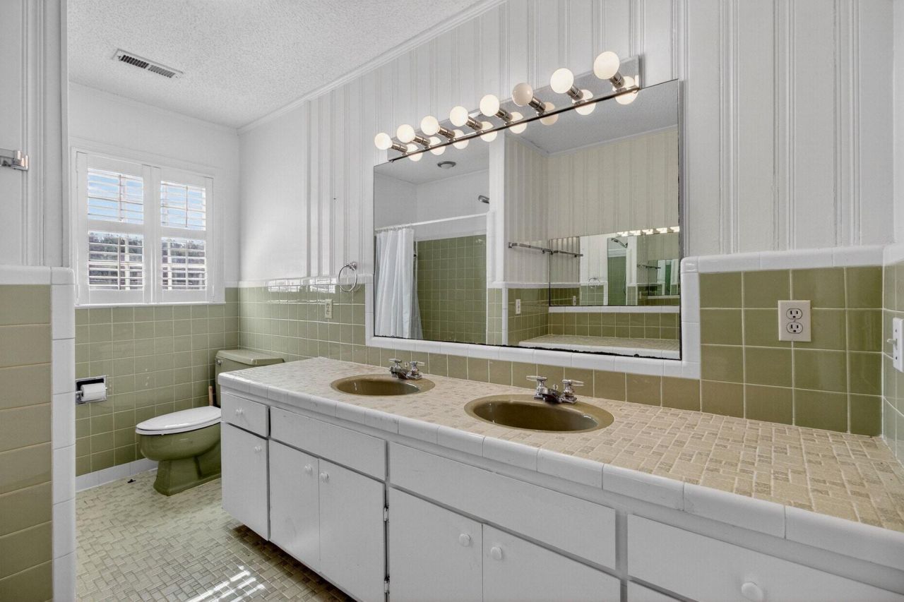 1030 State Street Photo 19