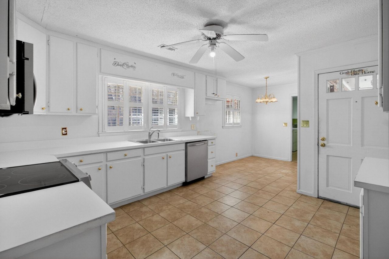 1030 State Street Photo 9