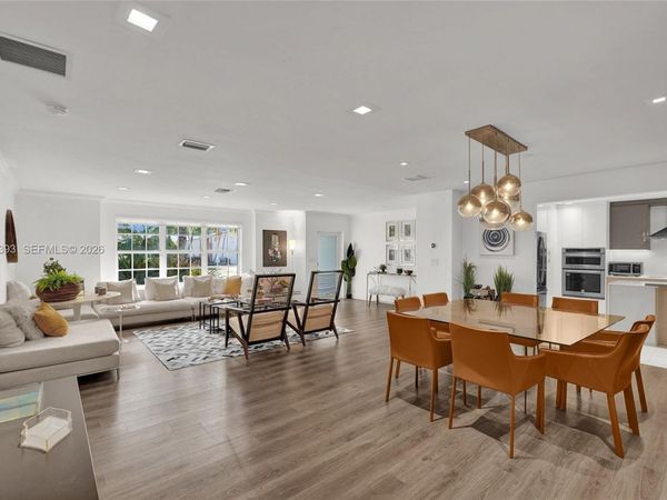 2301 NE 196th St, Miami, FL 33180