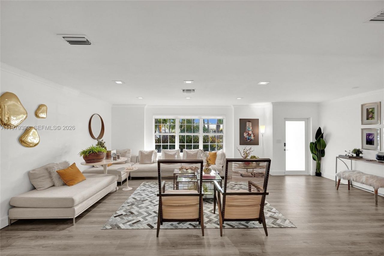 2301 NE 196th St, Miami, FL 33180 Photo