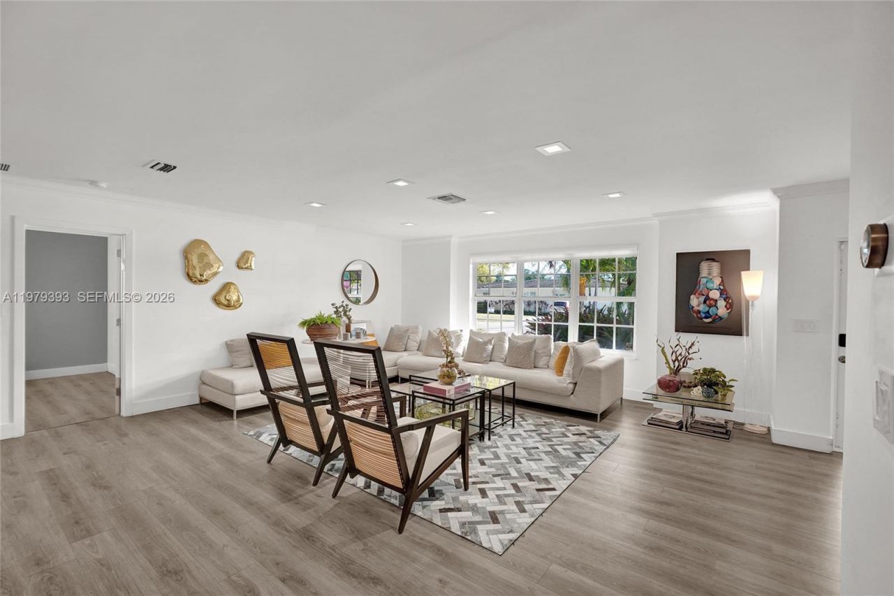 2301 NE 196th St, Miami, FL 33180 Photo