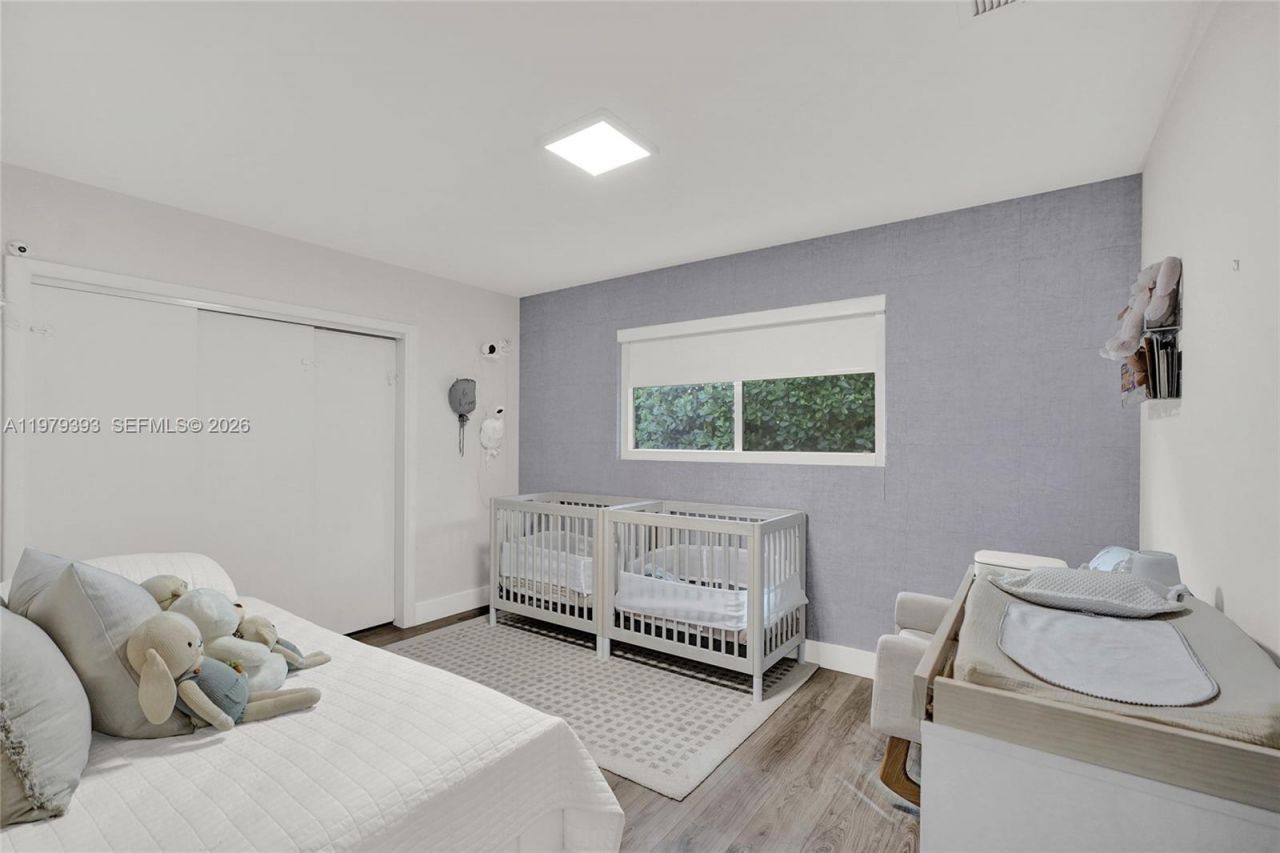 2301 NE 196th St, Miami, FL 33180 Photo