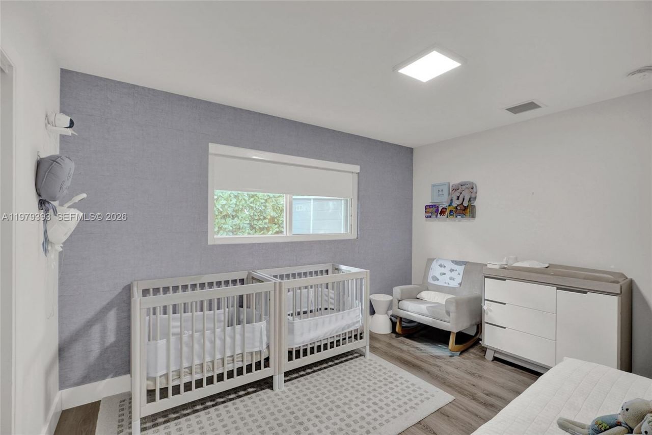 2301 NE 196th St, Miami, FL 33180 Photo