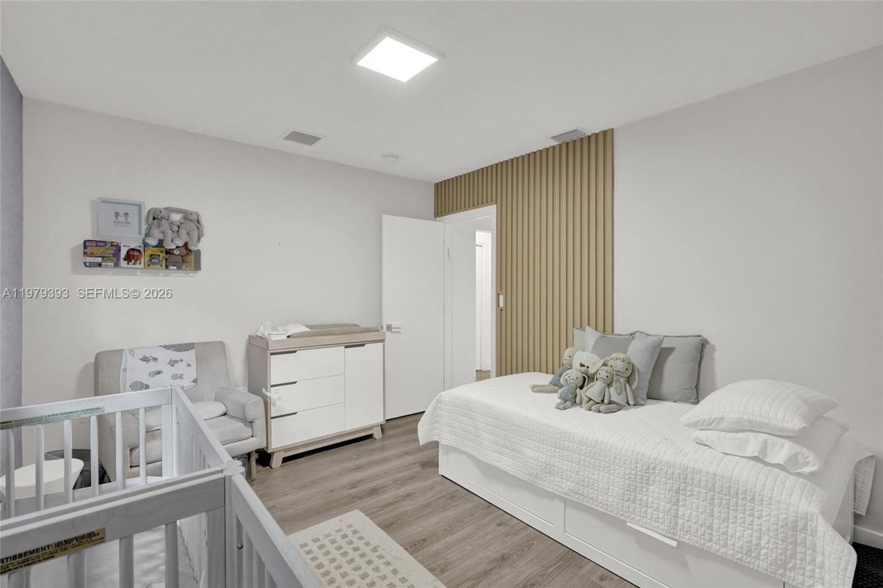 2301 NE 196th St, Miami, FL 33180 Photo