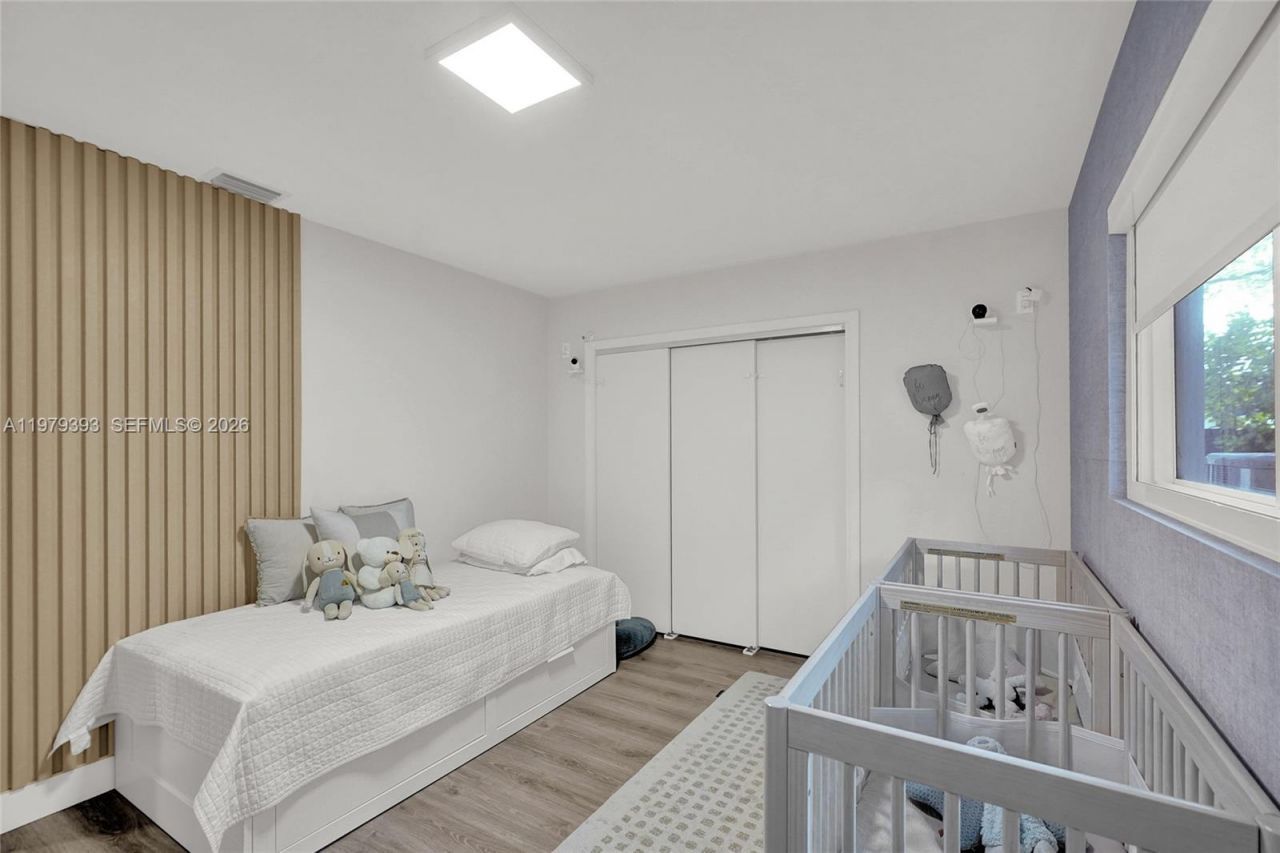 2301 NE 196th St, Miami, FL 33180 Photo