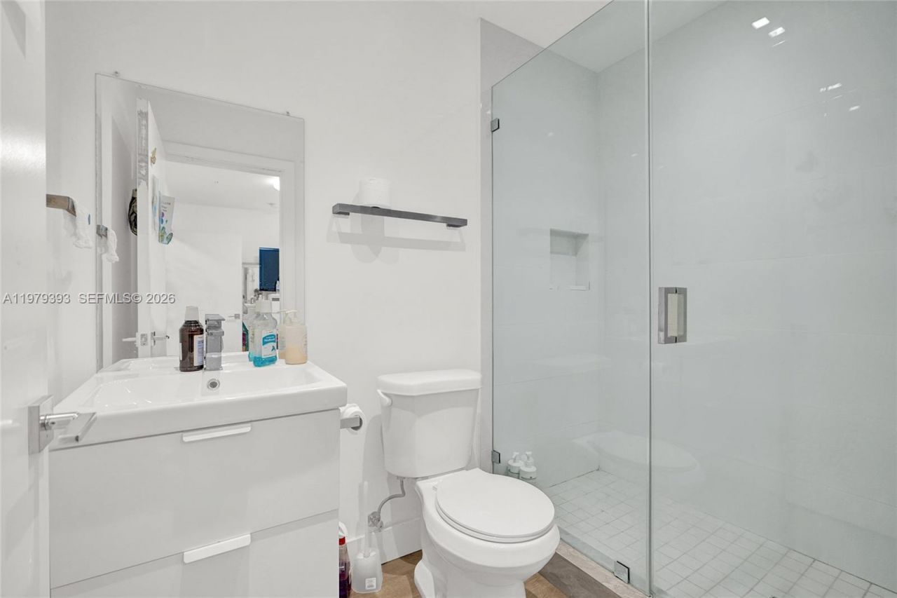 2301 NE 196th St, Miami, FL 33180 Photo