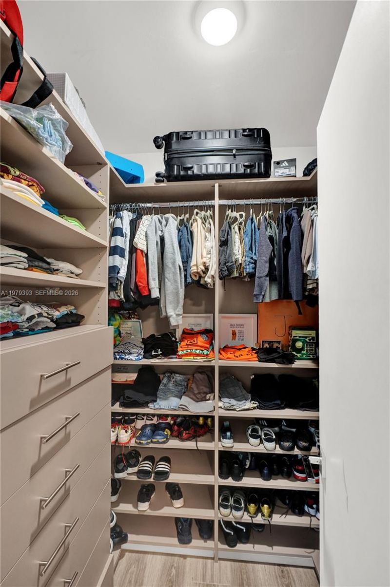 2301 NE 196th St, Miami, FL 33180 Photo