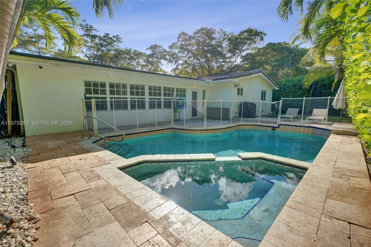 2301 NE 196th St, Miami, FL 33180 Photo