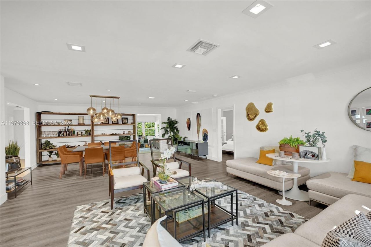 2301 NE 196th St, Miami, FL 33180 Photo