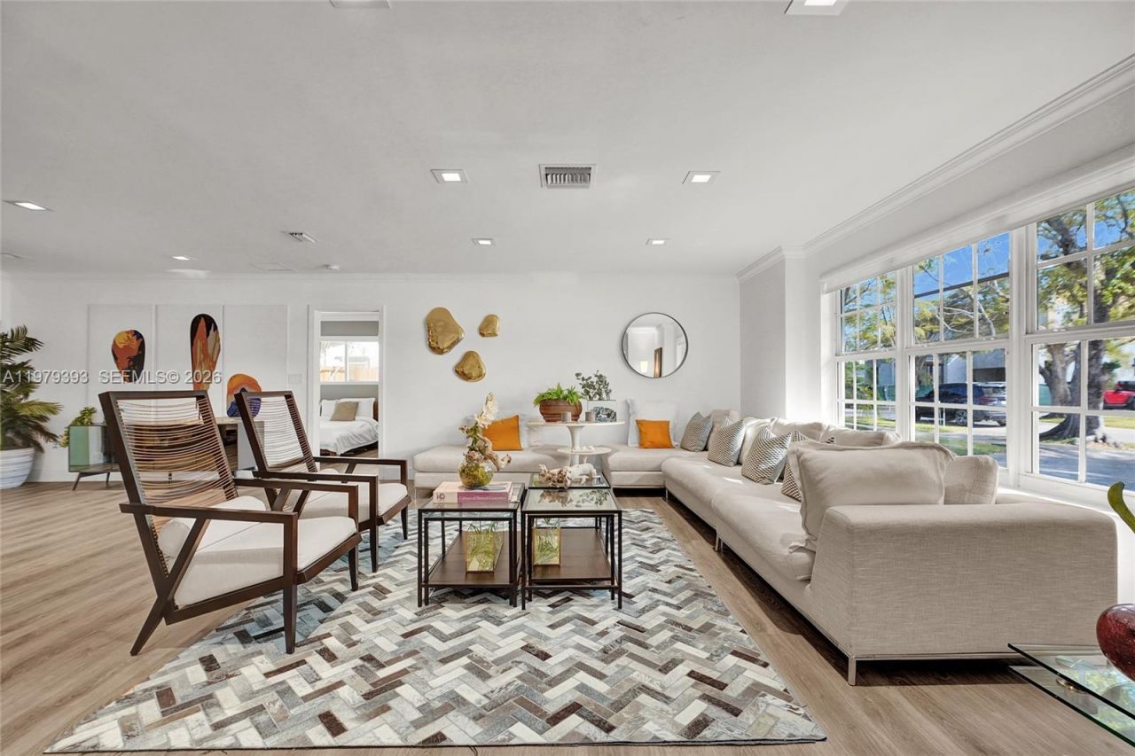 2301 NE 196th St, Miami, FL 33180 Photo