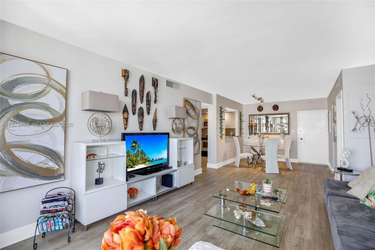 5600 Collins Ave , Unit 16B, Miami Beach, FL 33140 Photo