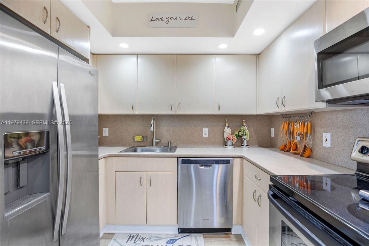 5600 Collins Ave , Unit 16B, Miami Beach, FL 33140 Photo