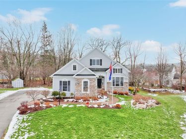 11 Canton Meadow, Fairport, NY 14450