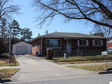 7721 Cherrywood Drive , Lincoln, NE 68510