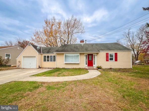 10 MAKEFIELD ROAD, MORRISVILLE, PA 19067
