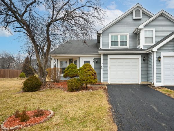 357 Cedar Court , Carol Stream, IL 60188