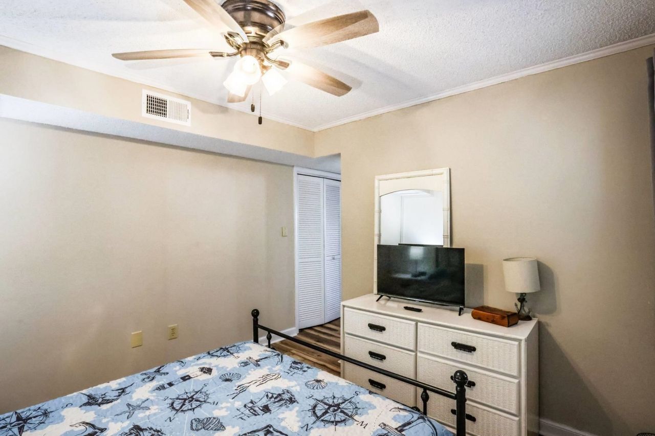 609 Hillside Dr. Photo 18