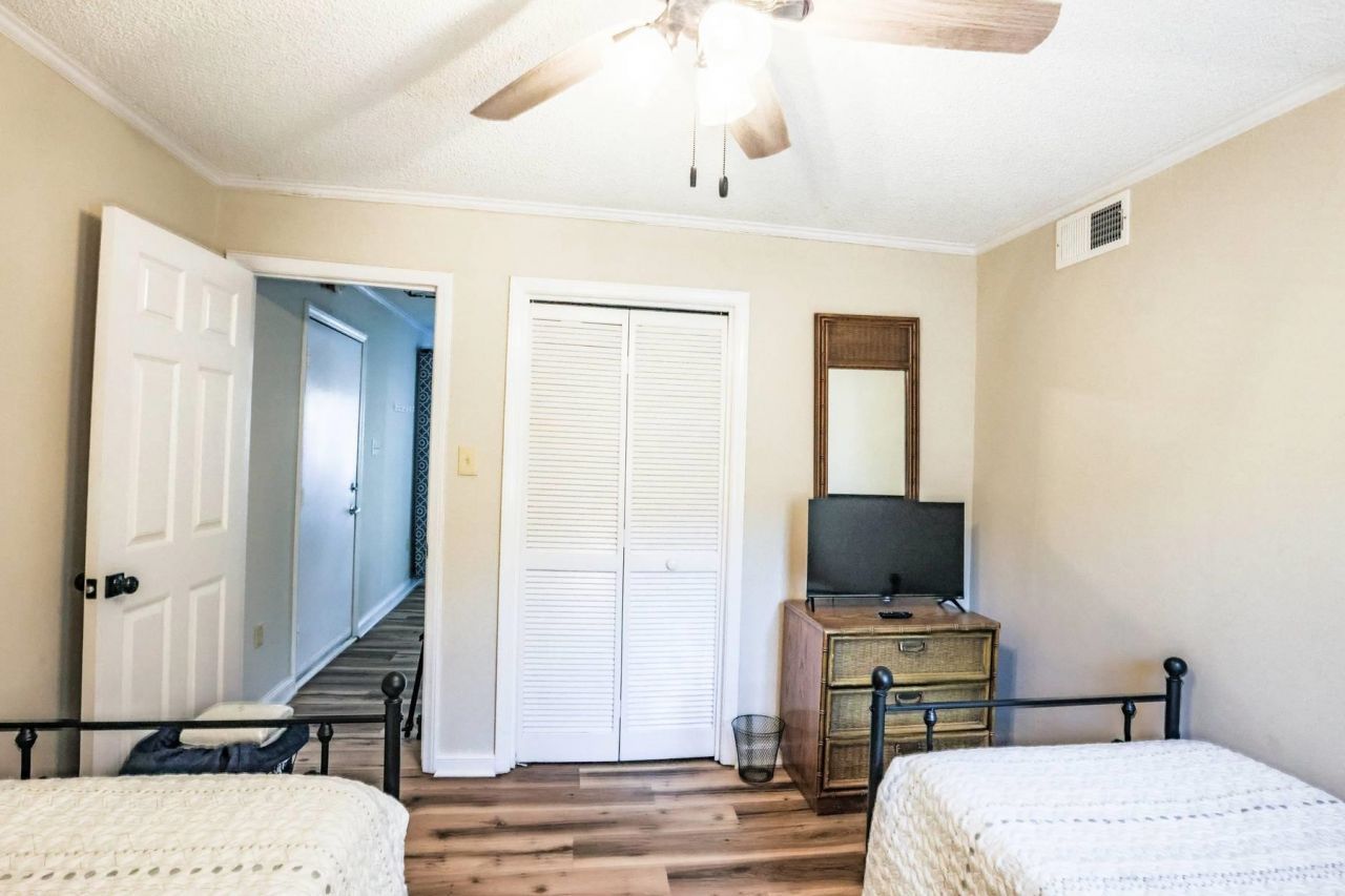 609 Hillside Dr. Photo 21