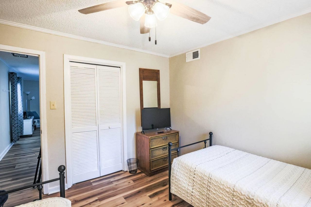 609 Hillside Dr. Photo 22