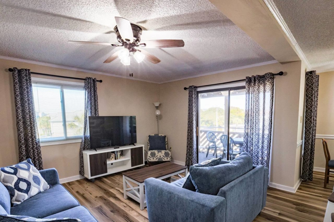 609 Hillside Dr. Photo 7