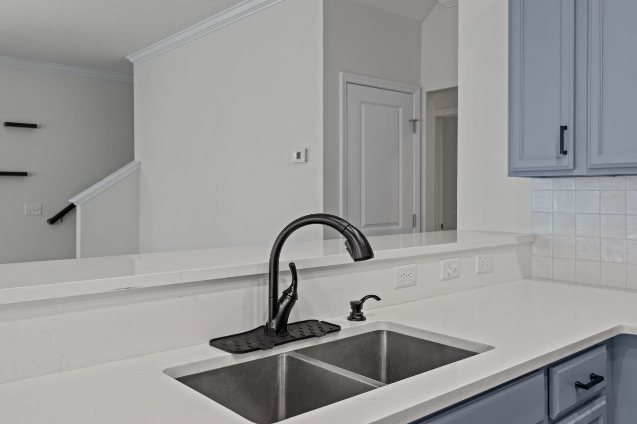 223 Loocock Drive Photo 6