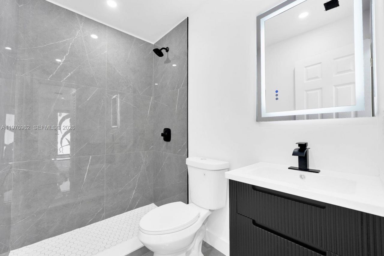 16320 NW 19 Ct, Miami Gardens, FL 33054 Photo