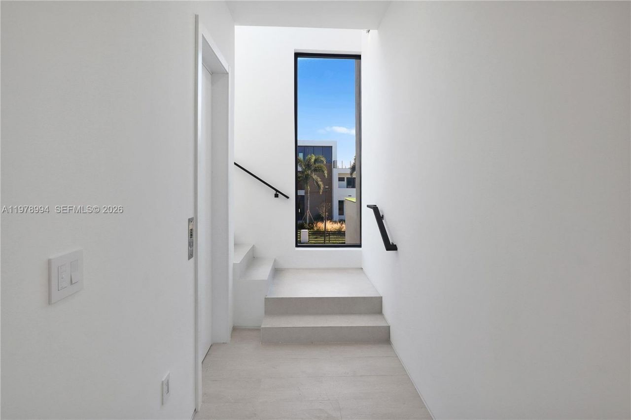 2311 SW 108th Ter, Davie, FL 33324 Photo