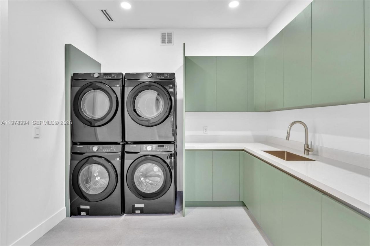 2311 SW 108th Ter, Davie, FL 33324 Photo