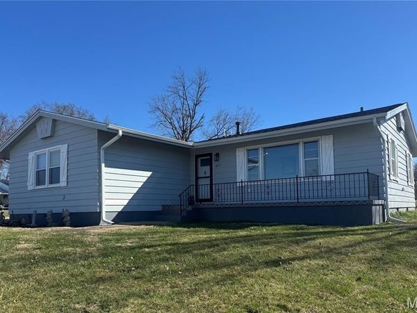 647 Dawson Drive , Paris, MO 65275