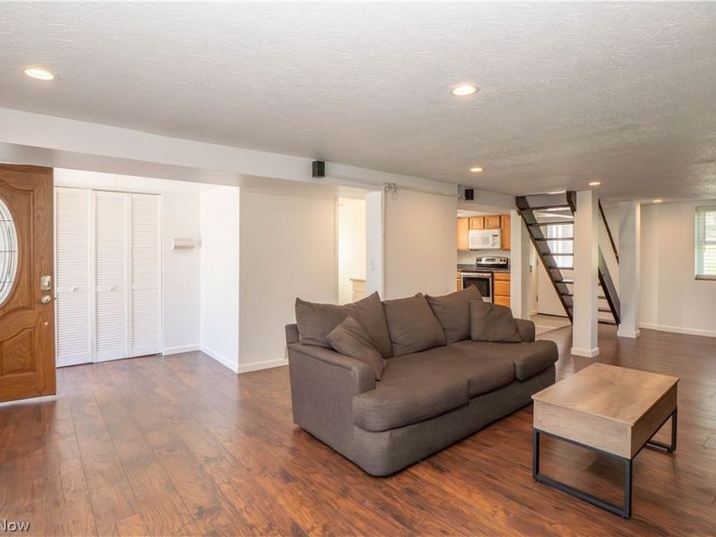 266 Hazelwood Avenue , Barberton, OH 44203 Photo 4