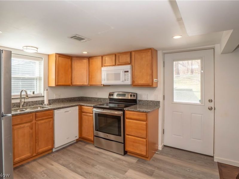 266 Hazelwood Avenue , Barberton, OH 44203 Photo 6