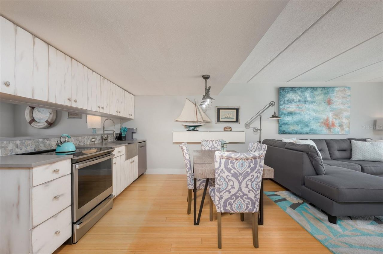 845 Benjamin Franklin Drive, Unit 302, Sarasota, FL 34236 Photo