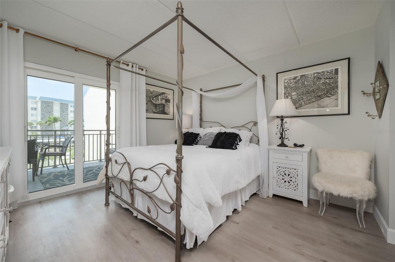 845 Benjamin Franklin Drive, Unit 302, Sarasota, FL 34236 Photo