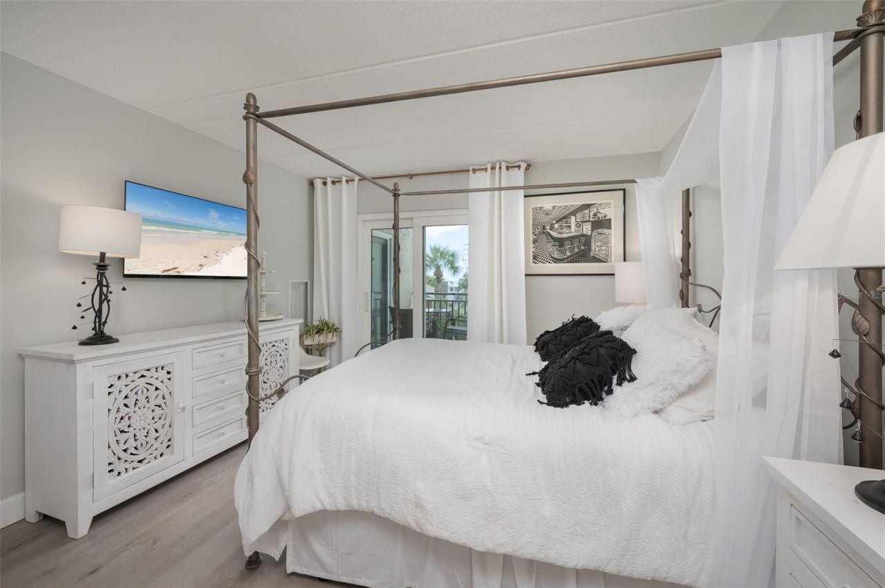 845 Benjamin Franklin Drive, Unit 302, Sarasota, FL 34236 Photo