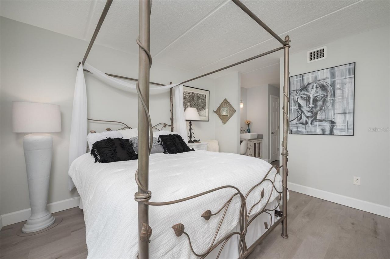 845 Benjamin Franklin Drive, Unit 302, Sarasota, FL 34236 Photo