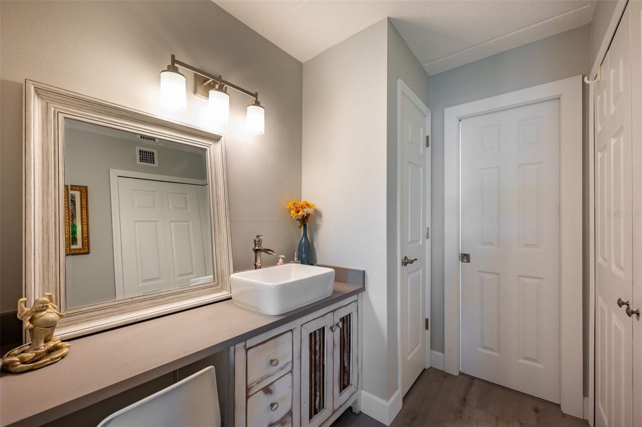 845 Benjamin Franklin Drive, Unit 302, Sarasota, FL 34236 Photo