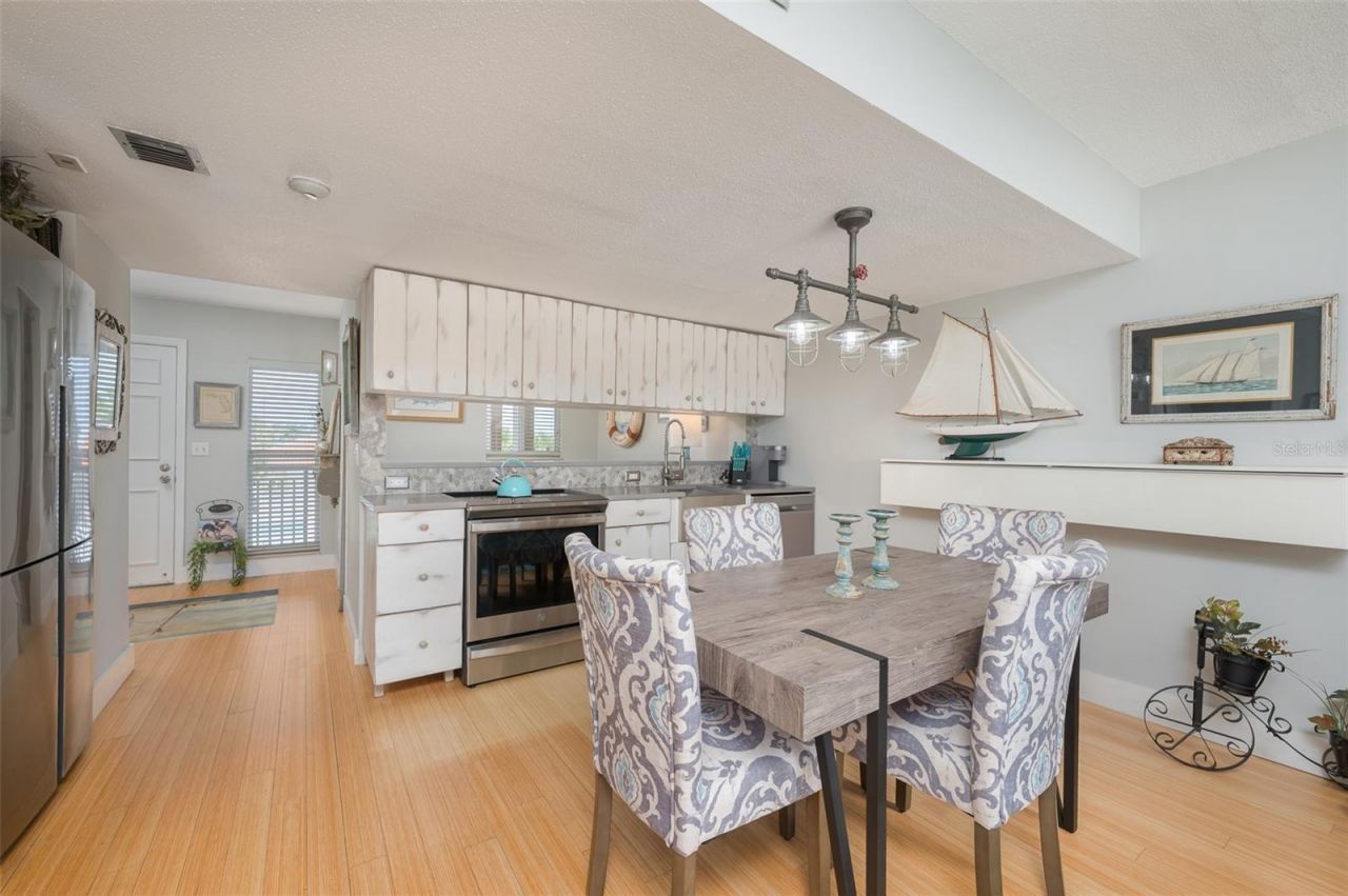 845 Benjamin Franklin Drive, Unit 302, Sarasota, FL 34236 Photo