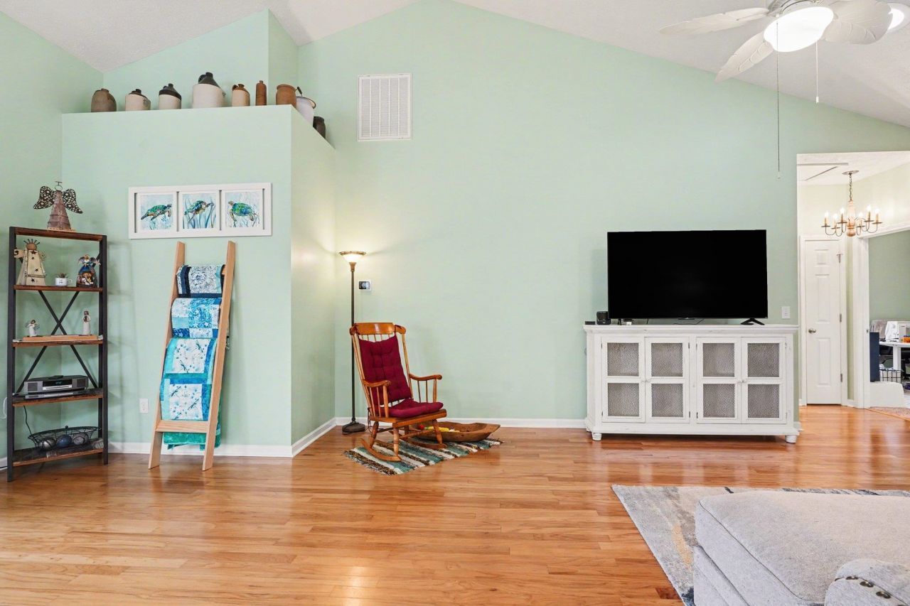 284 Archdale St. Photo 10