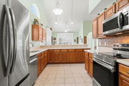 284 Archdale St. photo 4