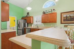 284 Archdale St. photo 4