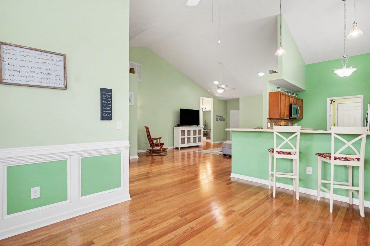 284 Archdale St. Photo 7