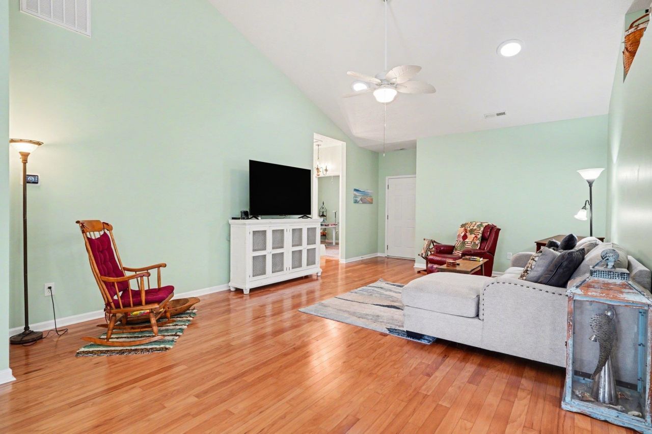 284 Archdale St. Photo 8