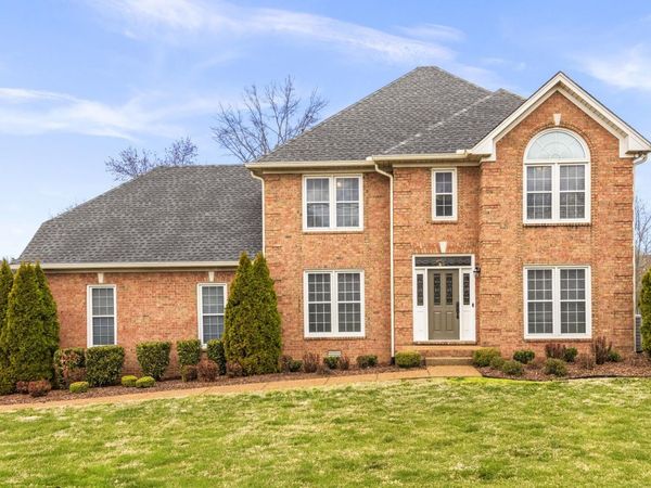 100 Briarcrest Ln, Hendersonville, TN 37075