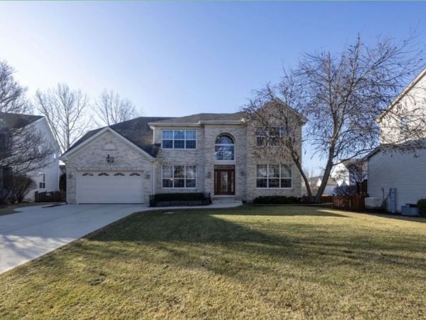 8 Fairfax Court, Bolingbrook, IL 60490