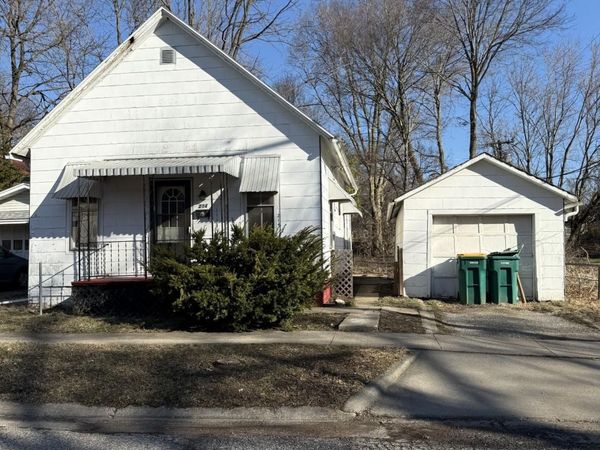214 E WALKER Street, Macomb, IL 61455