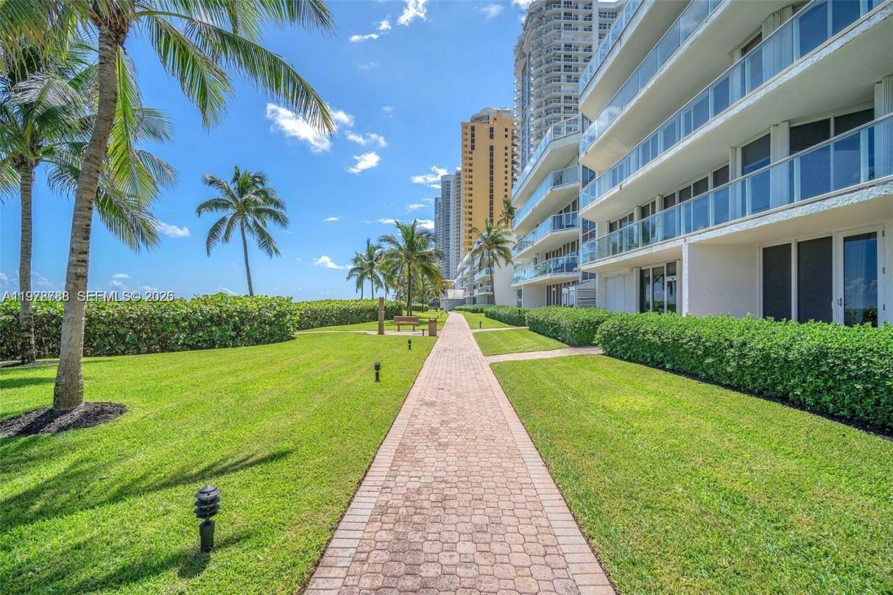 16445 Collins Ave , Unit 2328, Sunny Isles Beach, FL 33160 Photo