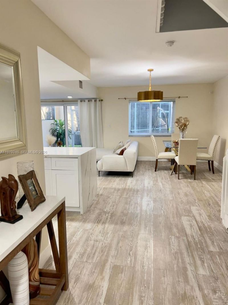 568 N University Dr , Unit 568, Plantation, FL 33324 Photo